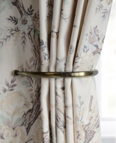 Laura Ashley Vivien Ball End Holdback