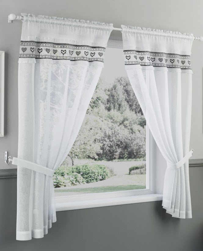 Tyrone Lucy Embroidered Hearts Window Set